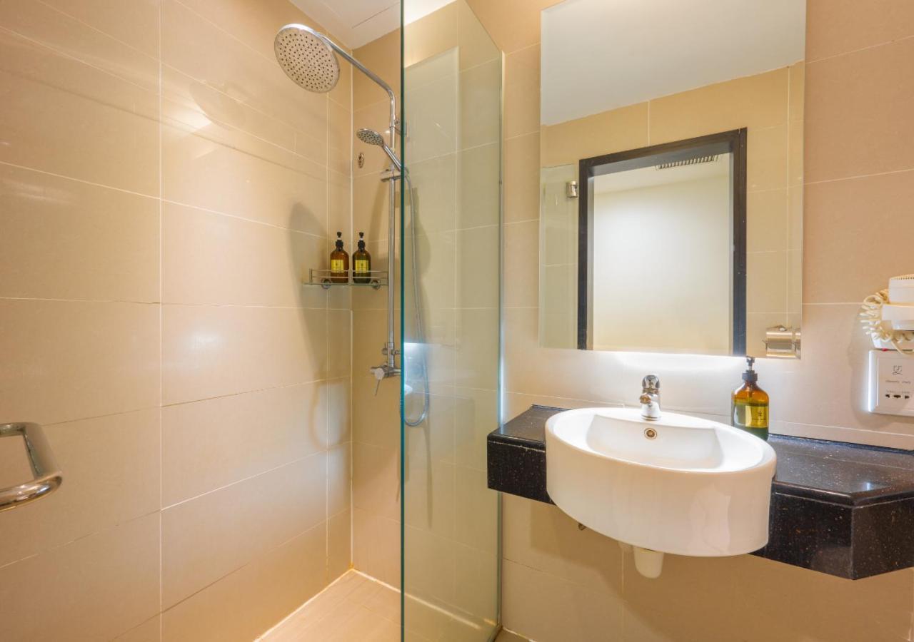Greystone Centrestage Pj Hotel Петалинг Джая Екстериор снимка