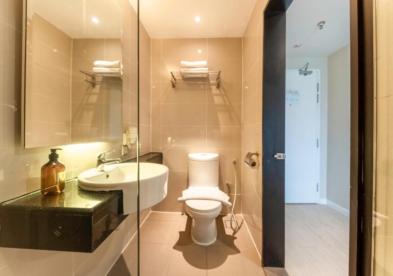 Greystone Centrestage Pj Hotel Петалинг Джая Екстериор снимка