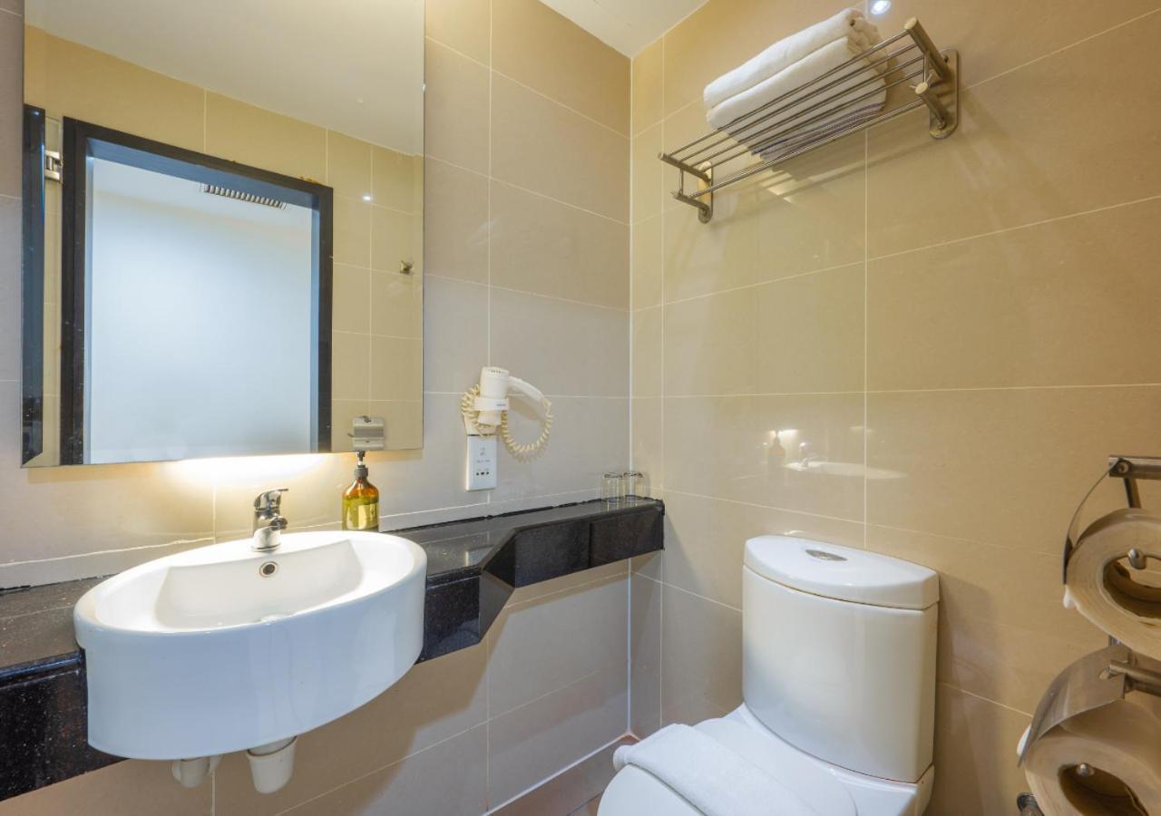 Greystone Centrestage Pj Hotel Петалинг Джая Екстериор снимка