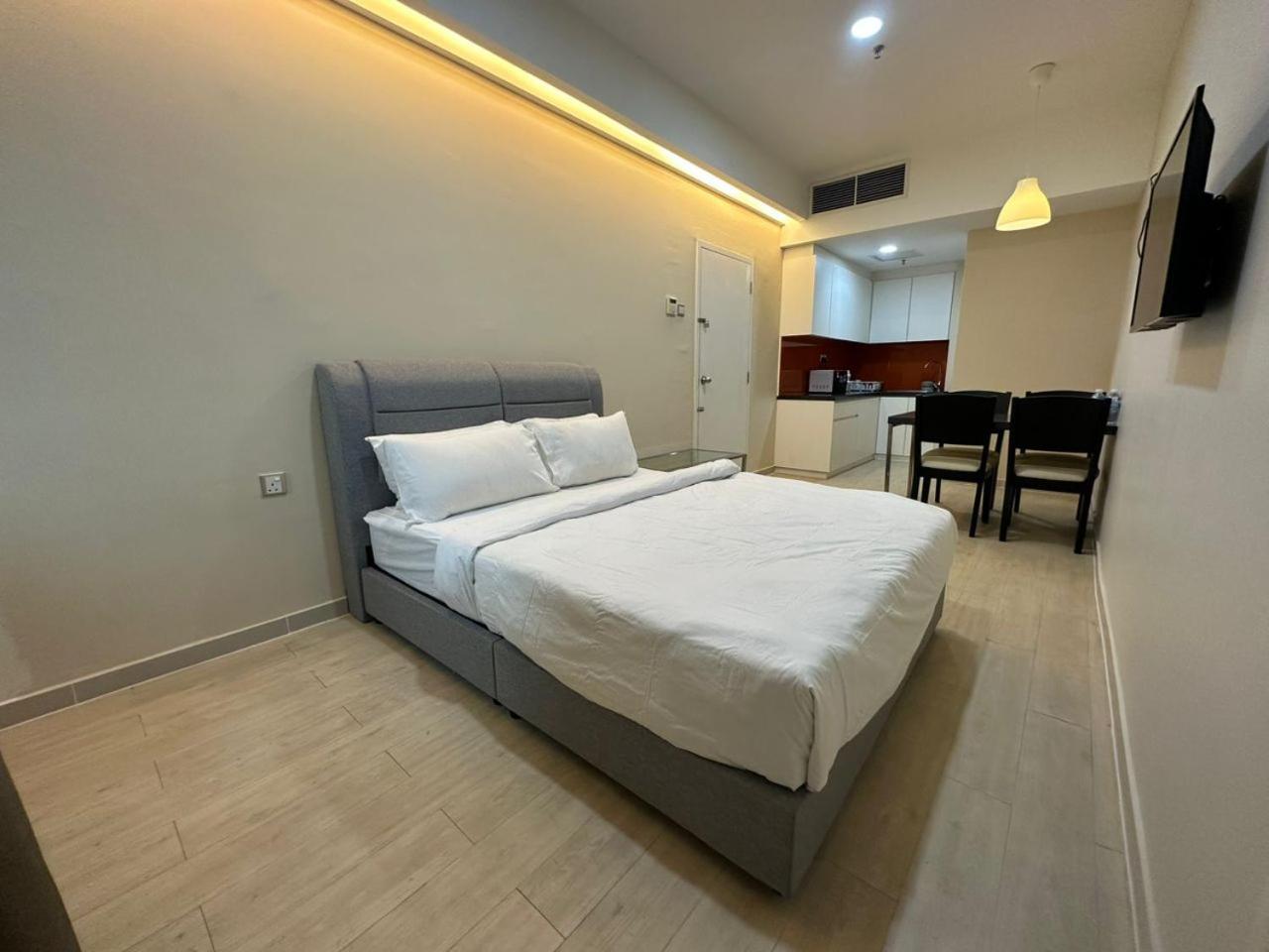 Greystone Centrestage Pj Hotel Петалинг Джая Екстериор снимка