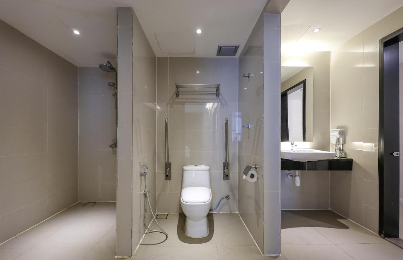 Greystone Centrestage Pj Hotel Петалинг Джая Екстериор снимка